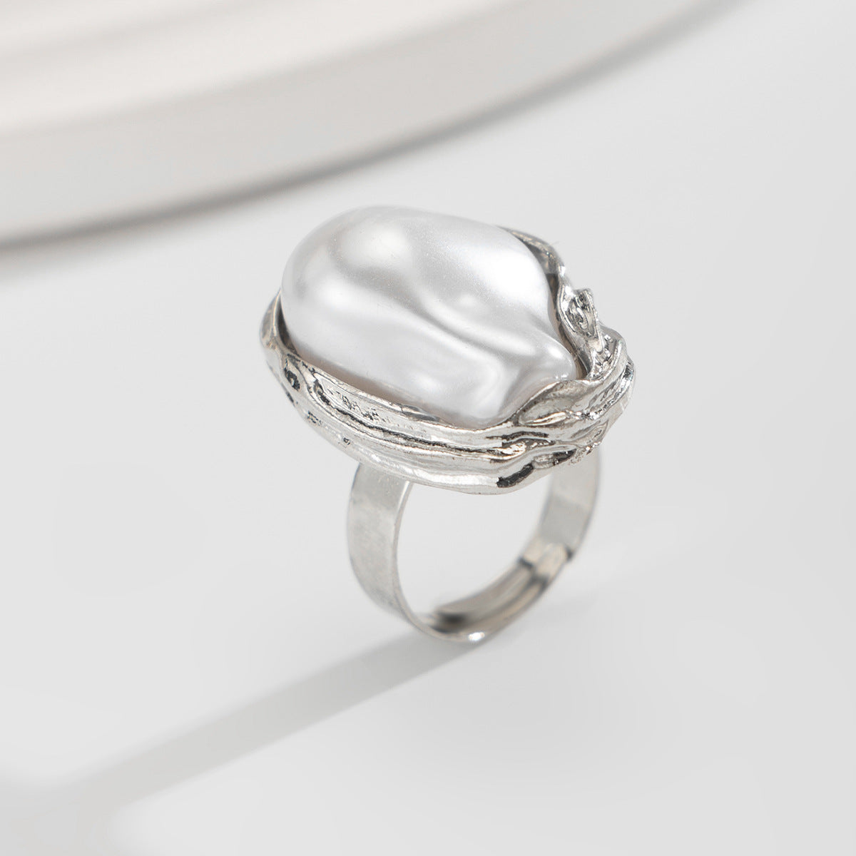 Wholesale Alloy irregular baroque inlaid shaped pearl ring vintage